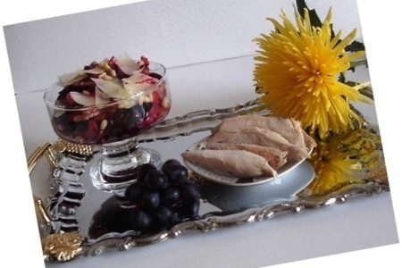 Фото к рецепту: Салат из маринованной  свеклы с сельдереем и фруктами