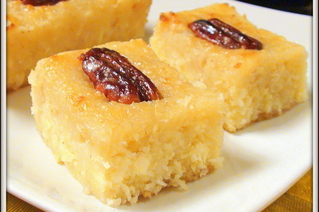 Фото к рецепту: Десерт из манки с кокосом. восточное лакомство