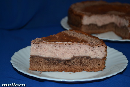 Фото к рецепту: Шоколадный пирог с творожно-клубничным суфле
