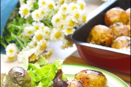Фото к рецепту: Молодой картофель запеченный в духовке