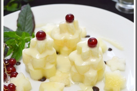Фото к рецепту: Десерт из дыни с мятным соусом