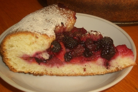 Фото к рецепту: Яблочно-ягодный пирог на творожном тесте