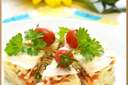 Фото к рецепту: Закуска из лаваша с брынзой, томатным мармеладом и базиликом
