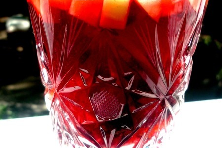 Фото к рецепту: Ягодно-фруктовый напиток "цветы гибискуса"