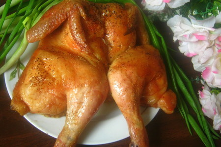 Фото к рецепту: Запеченная курица "золотая"
