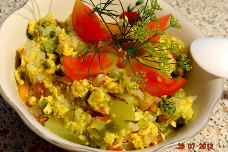 Фото к рецепту: Овощное рагу на молоке с яйцом и рисом (детское меню, мультиварка)