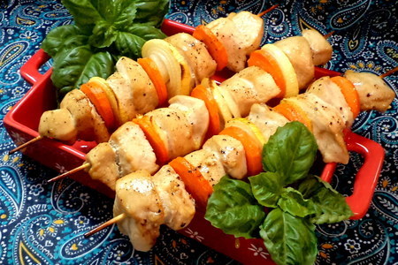 Фото к рецепту: Шашлычок из филе цыпленка по- турецки.