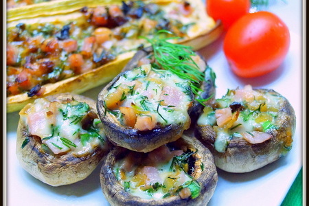 Фото к рецепту: Фаршированные кабачки и грибы, горячая закуска.