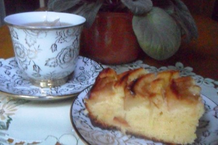 Фото к рецепту: Яблочный кекс с миндалем