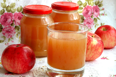 Фото к рецепту: Яблочный сок на зиму в мультиварке