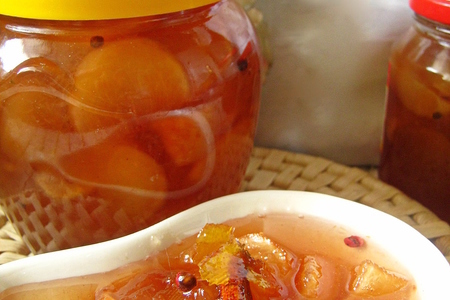 Фото к рецепту: Варенье из инжирного персика с лимоном и розовым перцем