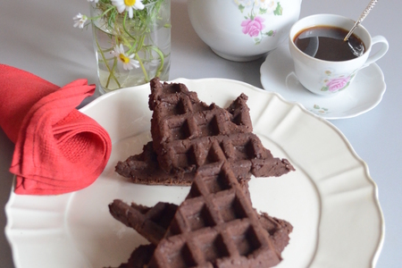 Фото к рецепту: Шоколадные венские вафли «брауни»