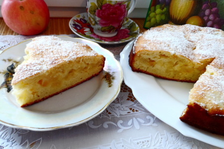 Фото к рецепту: Нежный пирог с яблоками.