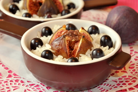Фото к рецепту: Десертный рис с инжиром и медом