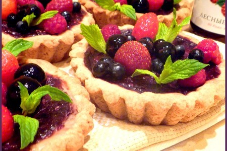 Фото к рецепту: Тарталетки "лесные ягоды"