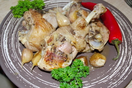 Фото к рецепту: Курица  с чесноком