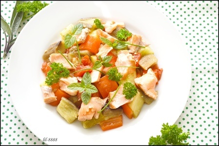 Фото к рецепту: Салат из запеченных овощей  с семгой