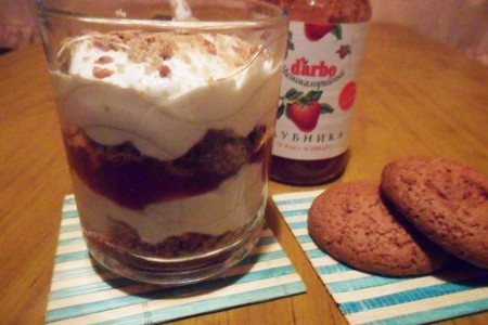 Фото к рецепту: Клубнично-йогуртовый десерт от darbo. 