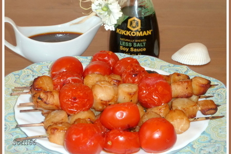 Фото к рецепту: Шашлычки из морских гребешков с помидорами черри