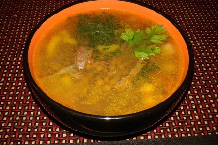 Фото к рецепту: Чечевичный суп с копченой говядиной