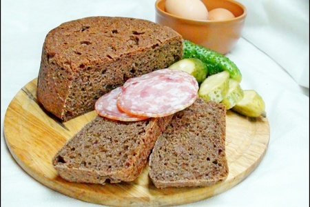 Фото к рецепту: Ржаной хлеб с какао и изюмом в мультиварке