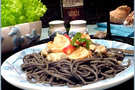 Фото к рецепту: Спагетти с морепродуктами в мультиварке ( тест-драйв )