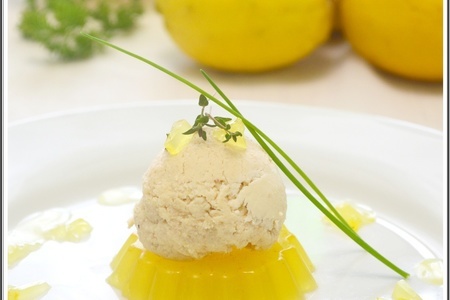 Креветочное мороженое с лимонным желе.