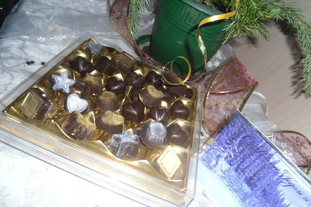 Фото к рецепту: Новогодние конфетки с 3-мя  видами начинки "лошадкина радость" + маленький сурьпризь!