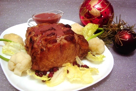 Фото к рецепту: Пикантная свинина с миндалем и клюквой.