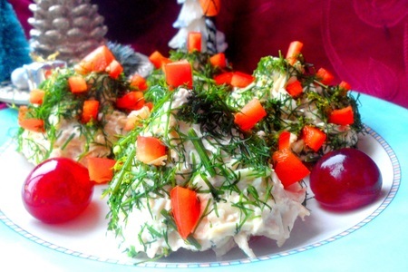 Фото к рецепту: Салат "елочки с маринованным виноградом"