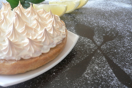 Фото к рецепту: Лимонный пирог с меренгой из фильма "тост"