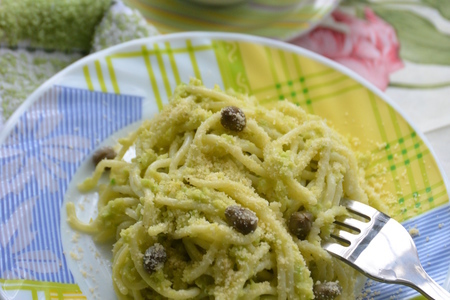 Фото к рецепту: Спагетти с соусом из авокадо