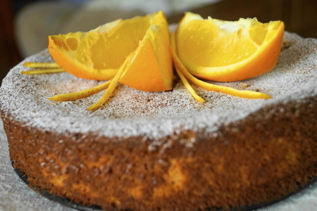 Фото к рецепту: Апельсиново-миндальный кекс без муки