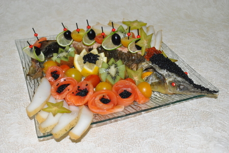 Фото к рецепту: Деликатесный осетр, фаршированный к празднику или very important fish