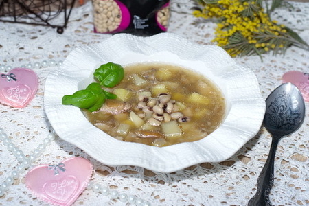 Суп с фасолью и белыми грибами