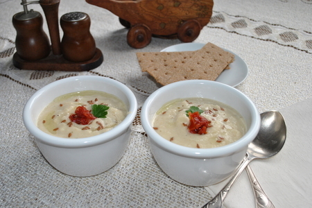 Фото к рецепту: Крем-суп из корня сельдерея на грибном бульоне с трюфельным маслом