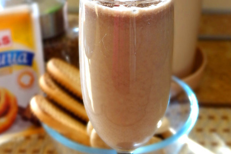 Фото к рецепту: Холодный кофейно-шоколадный напиток с корицей