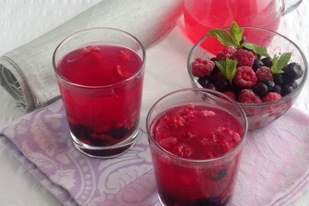 Фото к рецепту: Малиновый кисель с ягодами