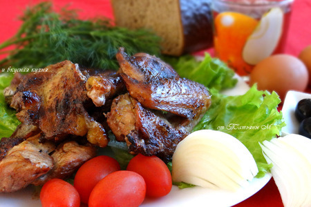Фото к рецепту: Домашняя курица-гриль в ароматном маринаде