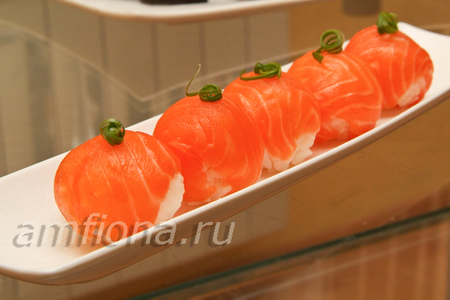 Фото к рецепту: Темари-суши с лососем