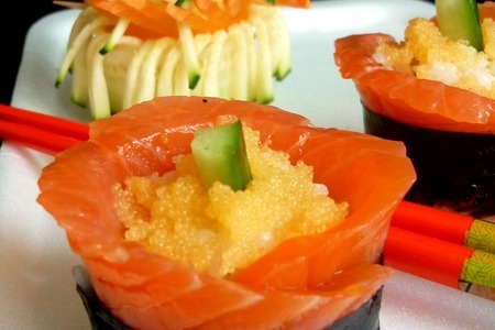Фото к рецепту: Закуска в стиле суши