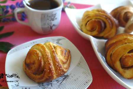 Фото к рецепту: Сладкие булочки с корицей и мускатом или завтрак для любимого!