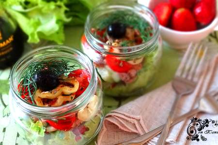 Фото к рецепту: Овощной салат с тунцом (идеи для пикника)