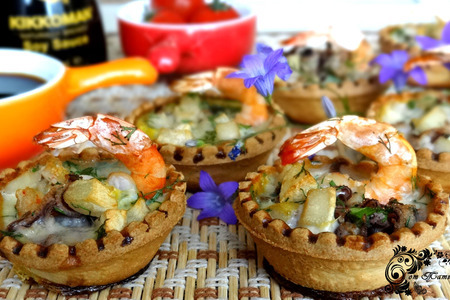 Фото к рецепту: Закусочные тарталетки с морепродуктами (идеи для пикника)