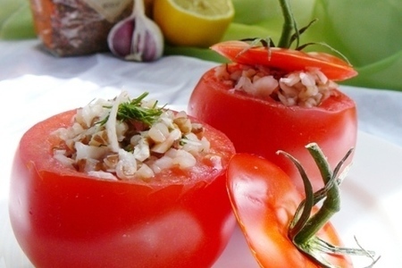 Фото к рецепту: Овощной салат с гречкой "витаминный"