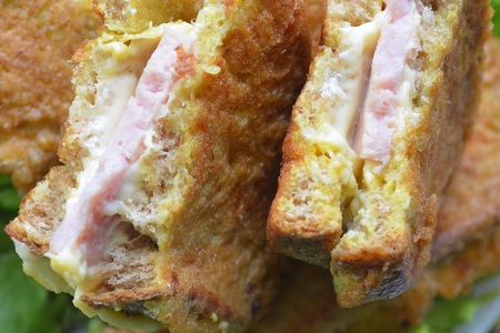 Фото к рецепту: Сэндвич с ветчиной "вкусный пикник"