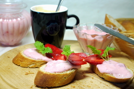 Клубничный крем-намазка для бутербродов к завтраку “клубничный рай”