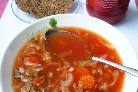 Фото к рецепту: Суп томатный с капустой