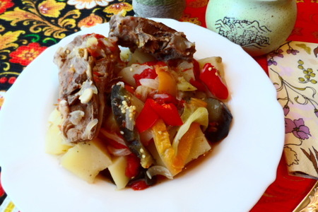 Фото к рецепту: Баранина тушёная с овощами,по мотивам домлямы.
