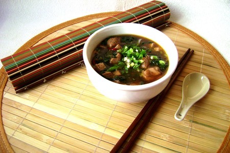 Фото к рецепту: Суп по-китайски с курицей и тофу.